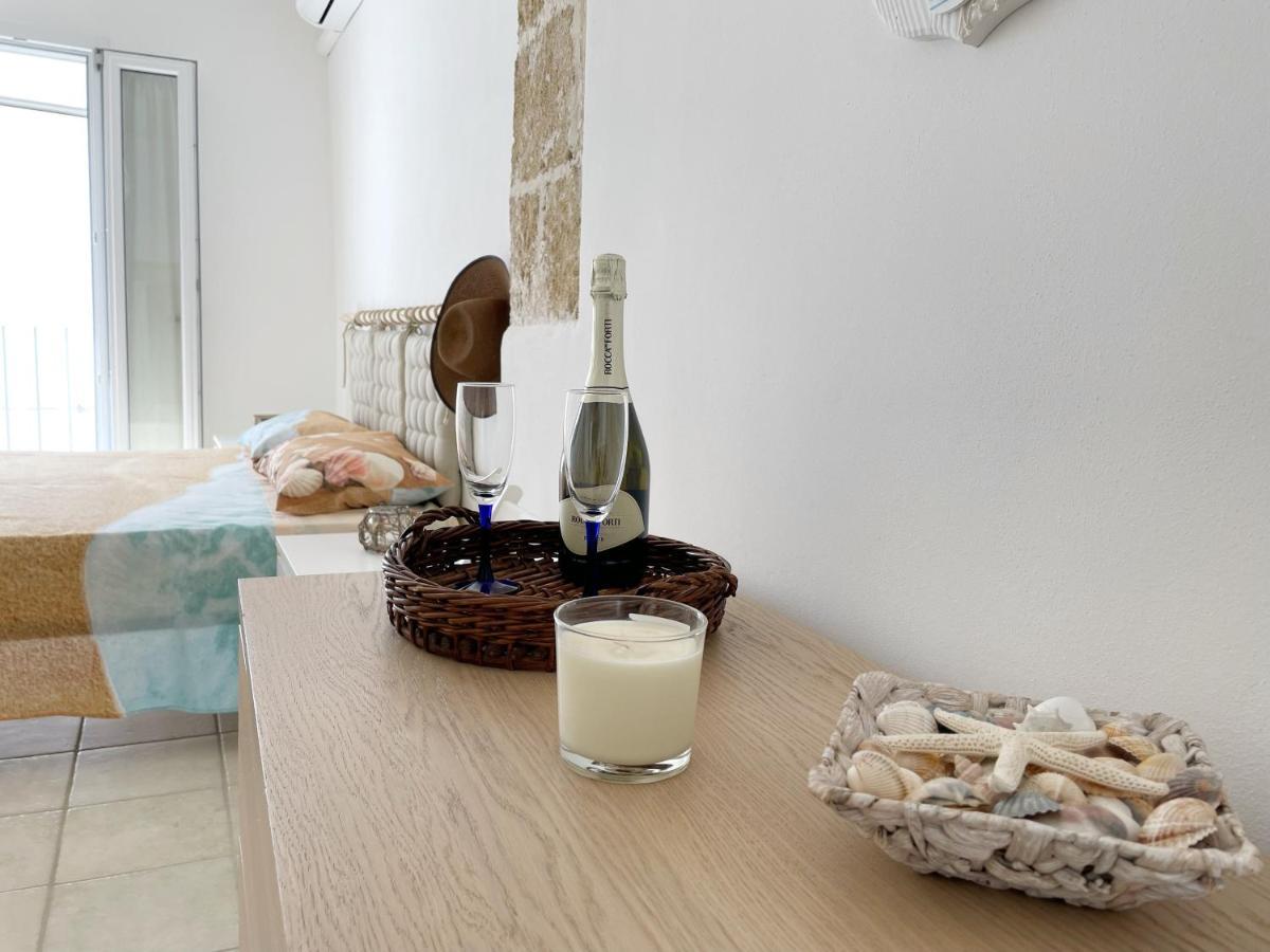 Mediterraneo House- Casa Nel Centro Storico Матино Екстериор снимка