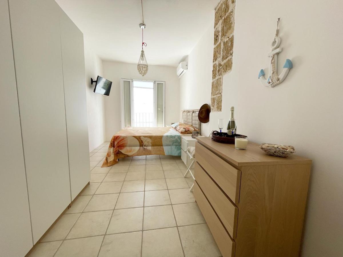 Mediterraneo House- Casa Nel Centro Storico Матино Екстериор снимка