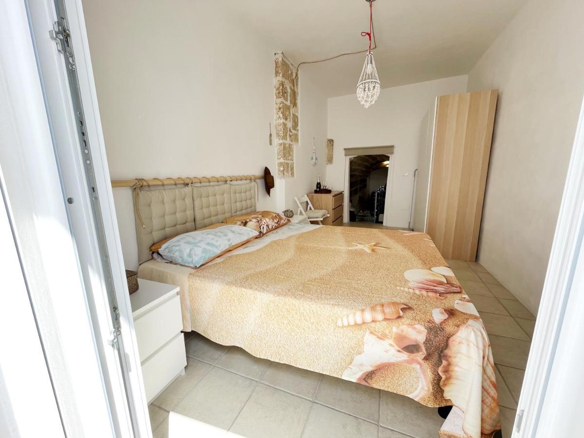 Mediterraneo House- Casa Nel Centro Storico Матино Екстериор снимка