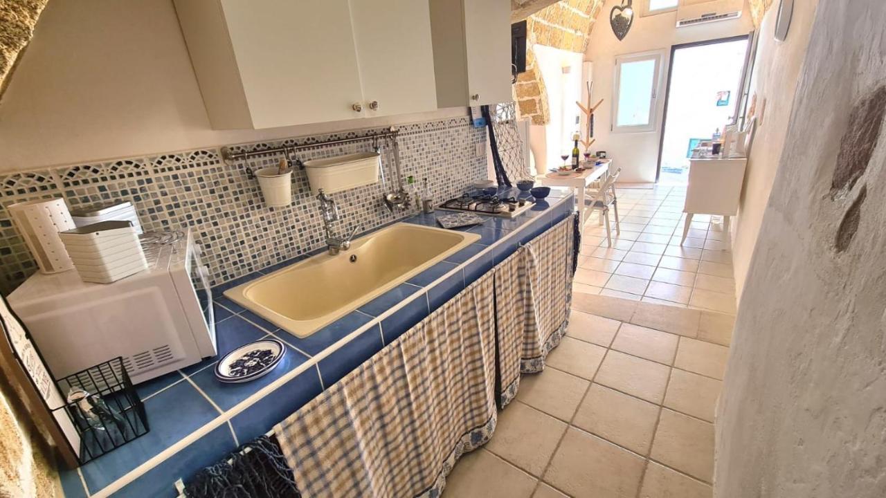 Mediterraneo House- Casa Nel Centro Storico Матино Екстериор снимка