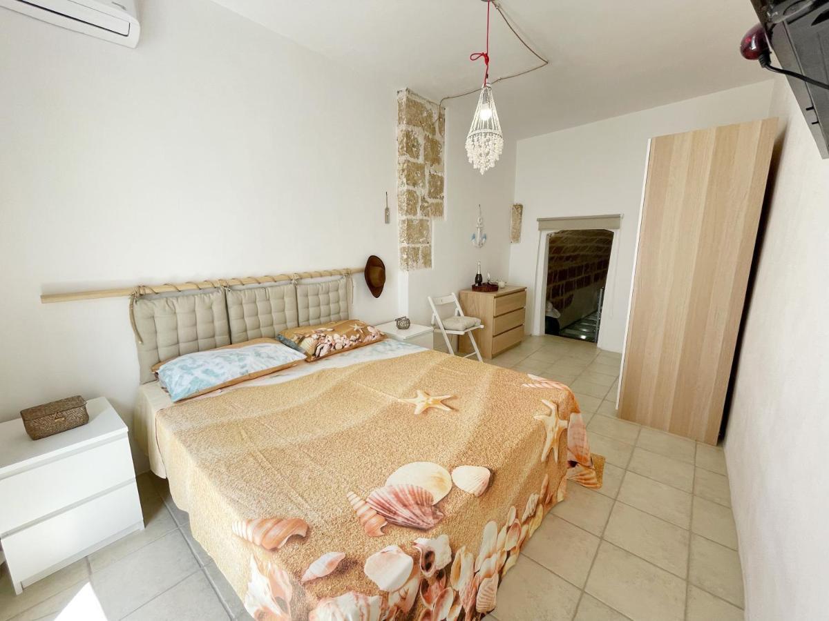 Mediterraneo House- Casa Nel Centro Storico Матино Екстериор снимка