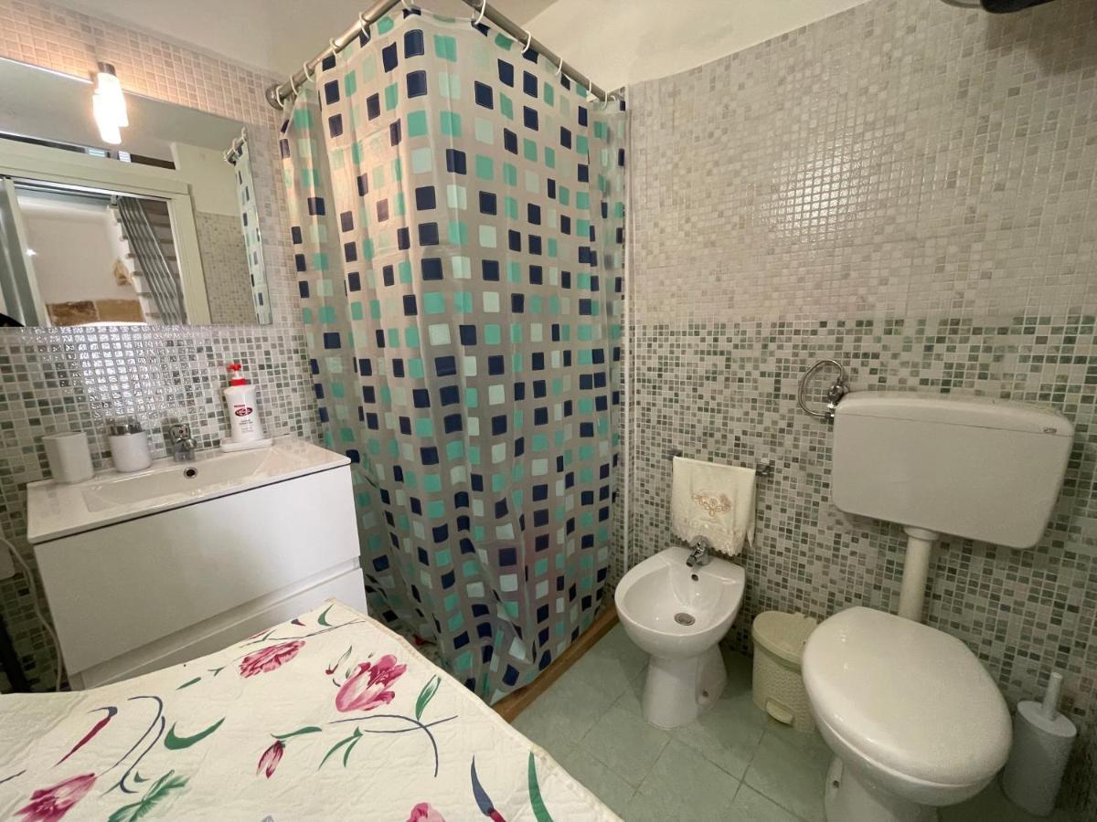 Mediterraneo House- Casa Nel Centro Storico Матино Екстериор снимка