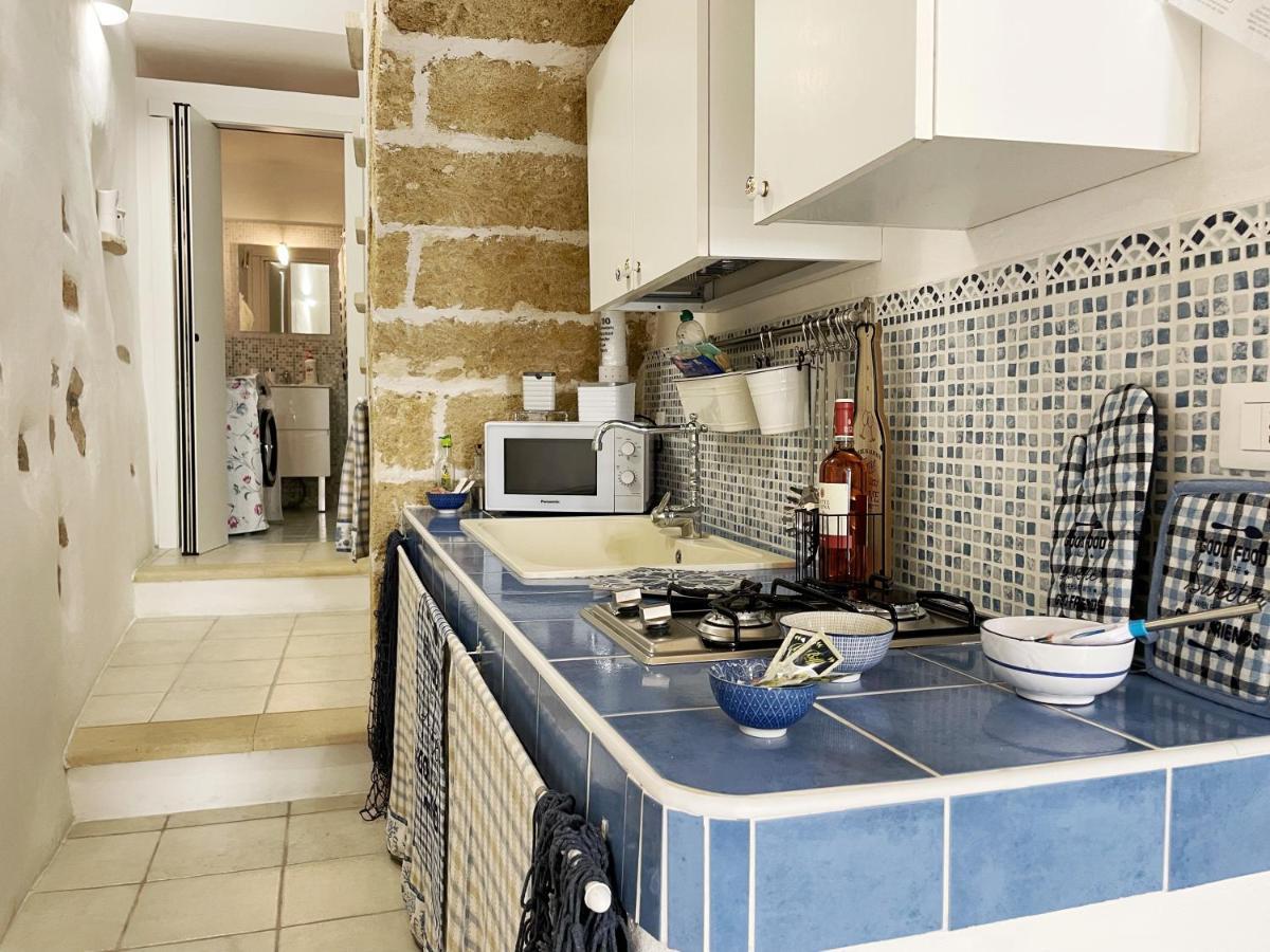 Mediterraneo House- Casa Nel Centro Storico Матино Екстериор снимка