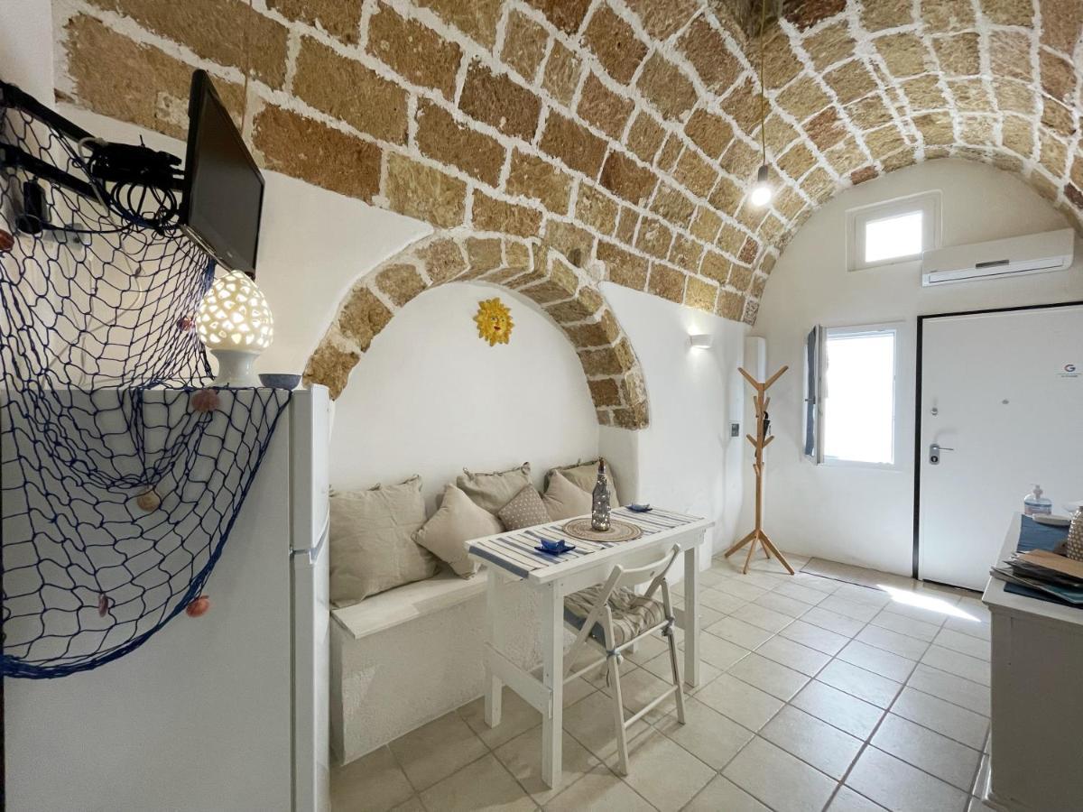 Mediterraneo House- Casa Nel Centro Storico Матино Екстериор снимка