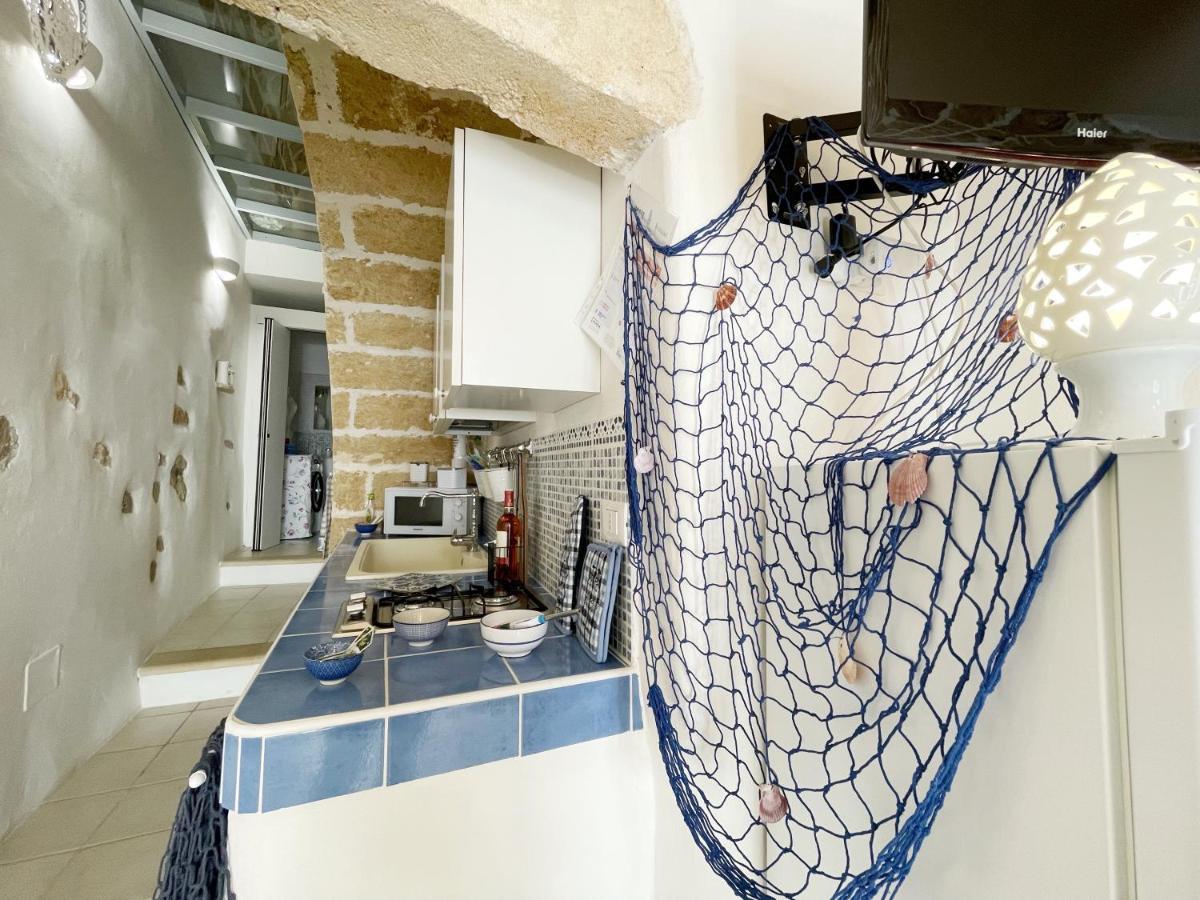 Mediterraneo House- Casa Nel Centro Storico Матино Екстериор снимка