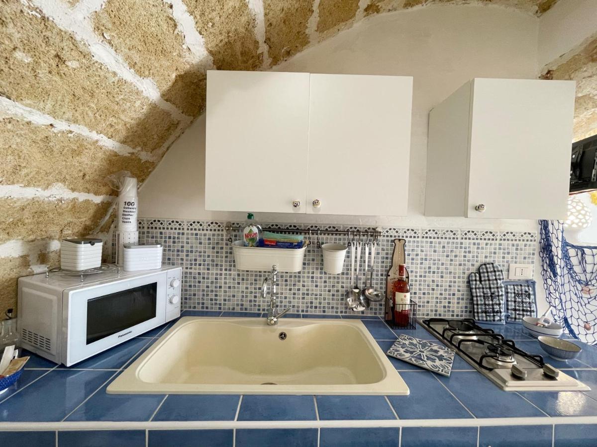 Mediterraneo House- Casa Nel Centro Storico Матино Екстериор снимка