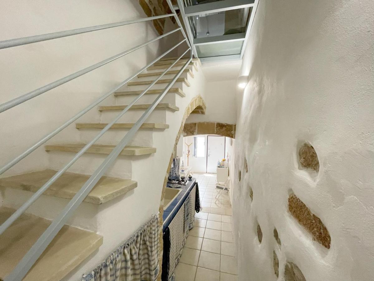 Mediterraneo House- Casa Nel Centro Storico Матино Екстериор снимка