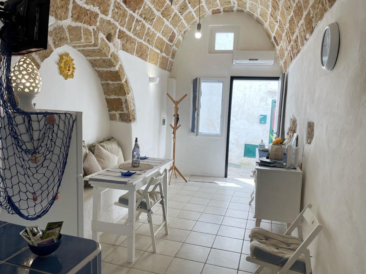 Mediterraneo House- Casa Nel Centro Storico Матино Екстериор снимка