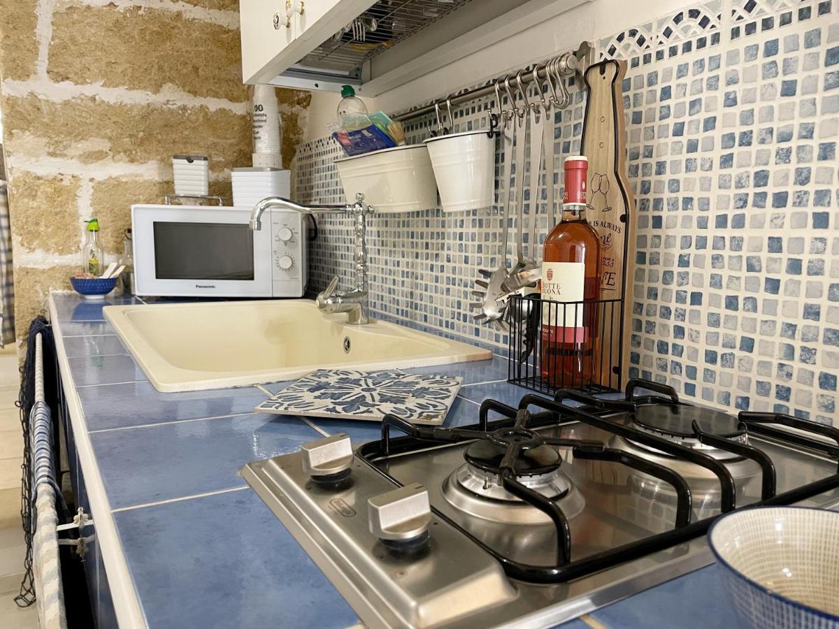 Mediterraneo House- Casa Nel Centro Storico Матино Екстериор снимка